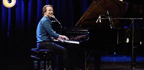 Rainer Bielfeldt – Nicht allein Ein herzwärmender Abend für die kalten Tage im thalhaus Theater Wiesbaden
